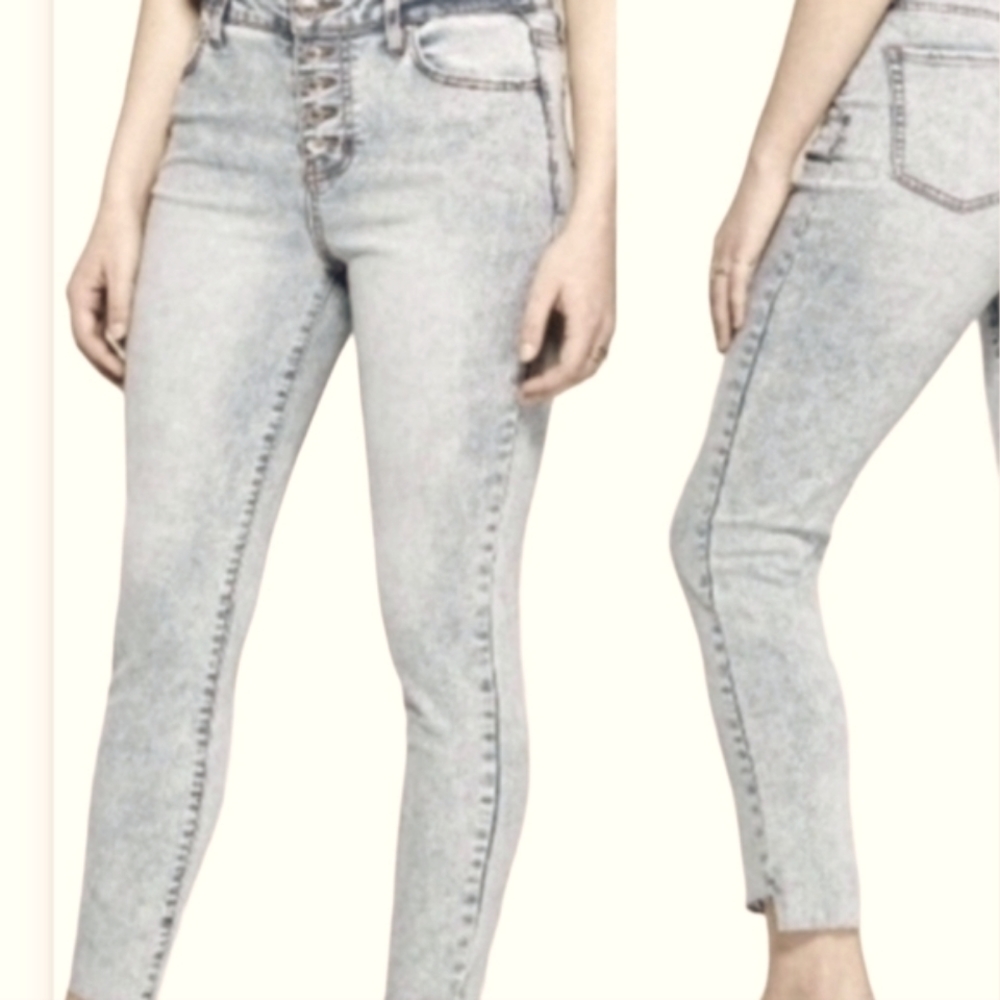 NEW Woman hightrise jeans
